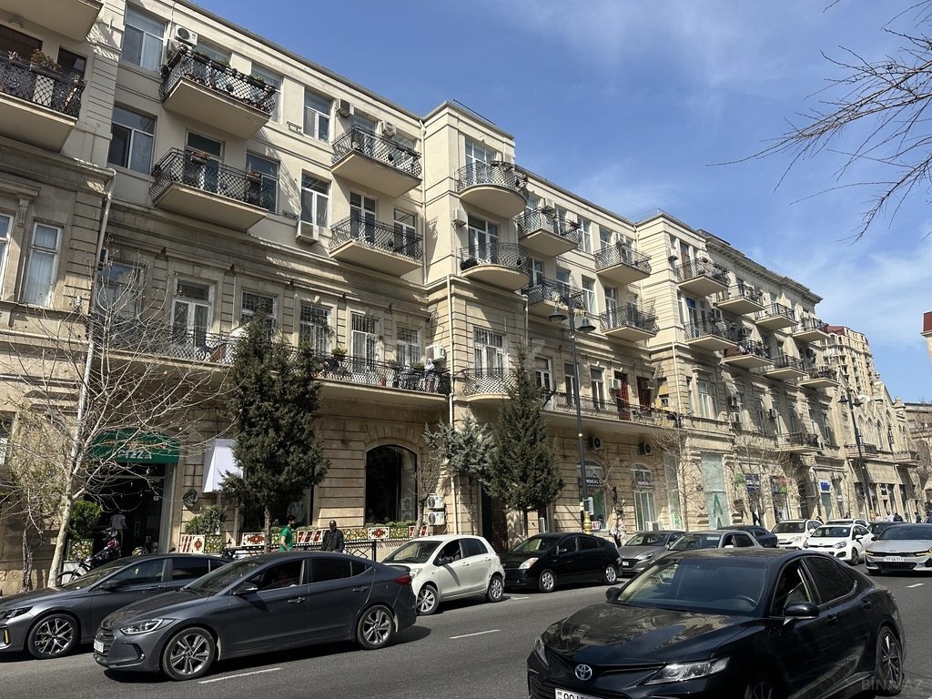 5 otaqlı köhnə tikili 200 m², 28 May m. - əsas şəkil