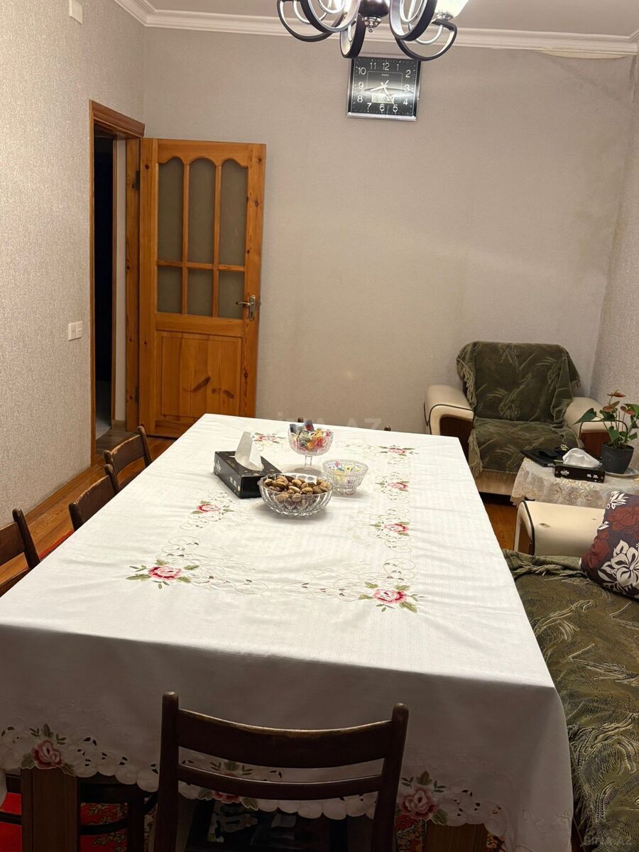Satılır 3 otaqlı köhnə tikili 80 m², 9-cu mikrorayon q.