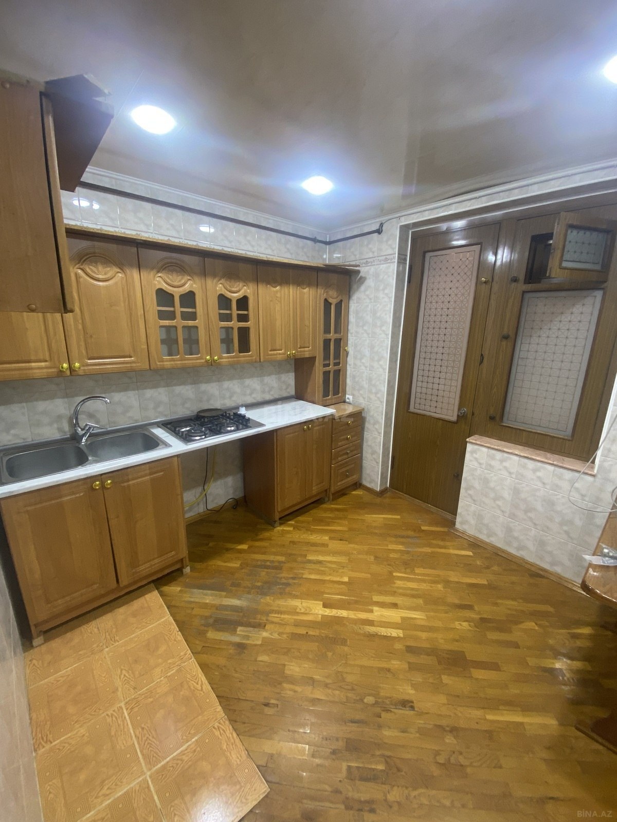 3 otaqlı köhnə tikili 85 m², Azadlıq Prospekti m.