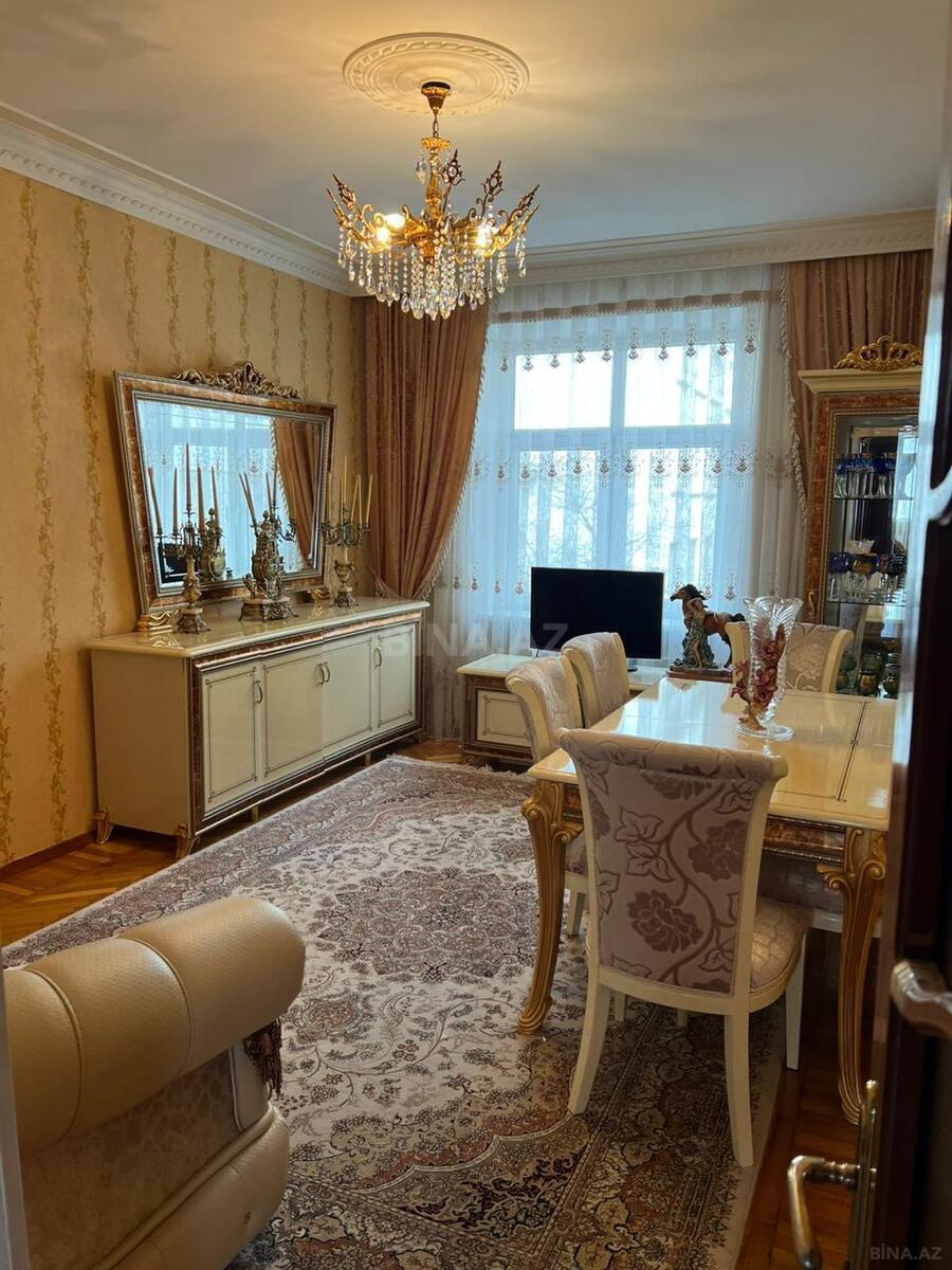 Satılır 3 otaqlı köhnə tikili 84 m², 28 May m.