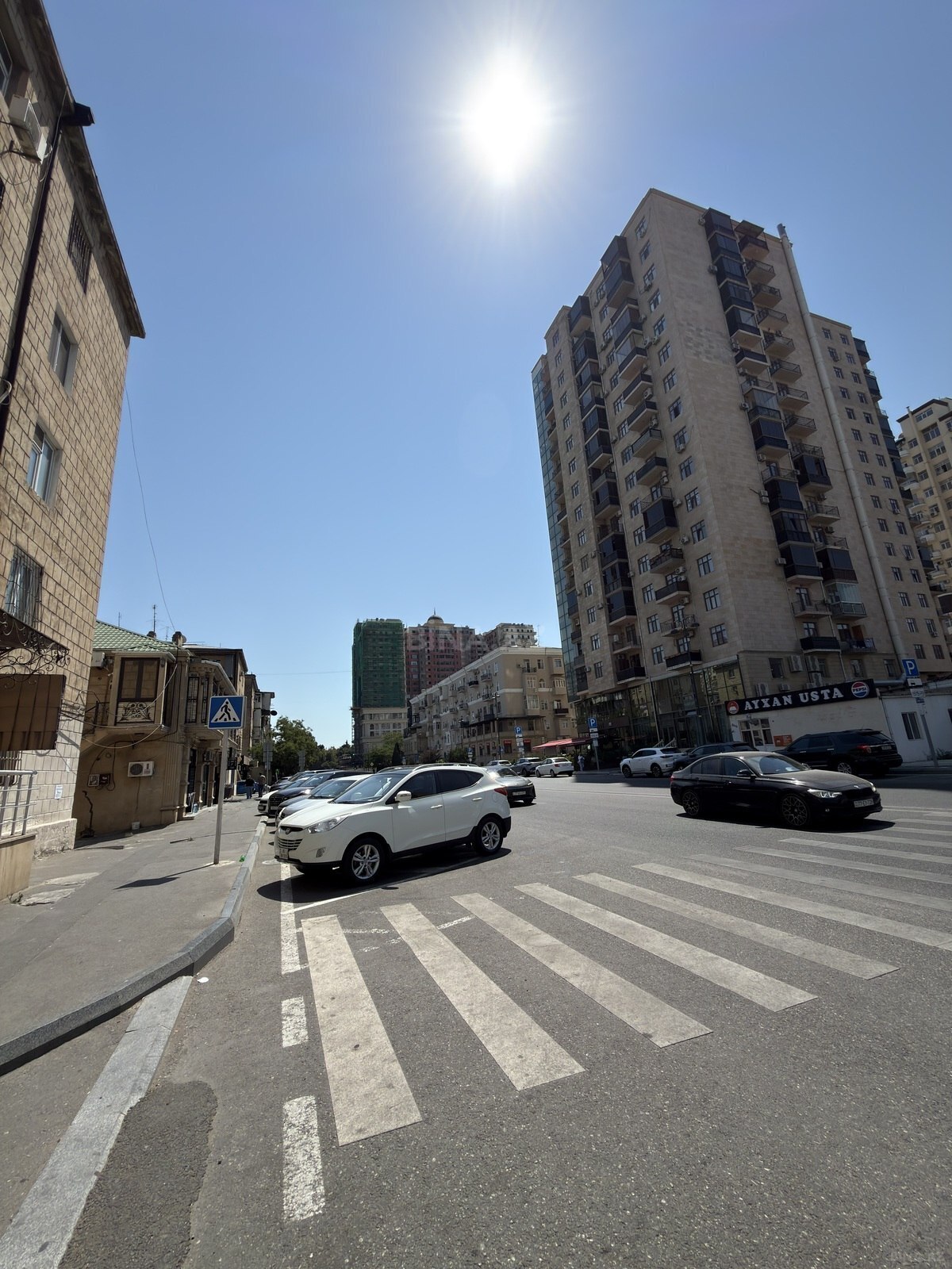 3 otaqlı köhnə tikili 65 m², Elmlər Akademiyası m.