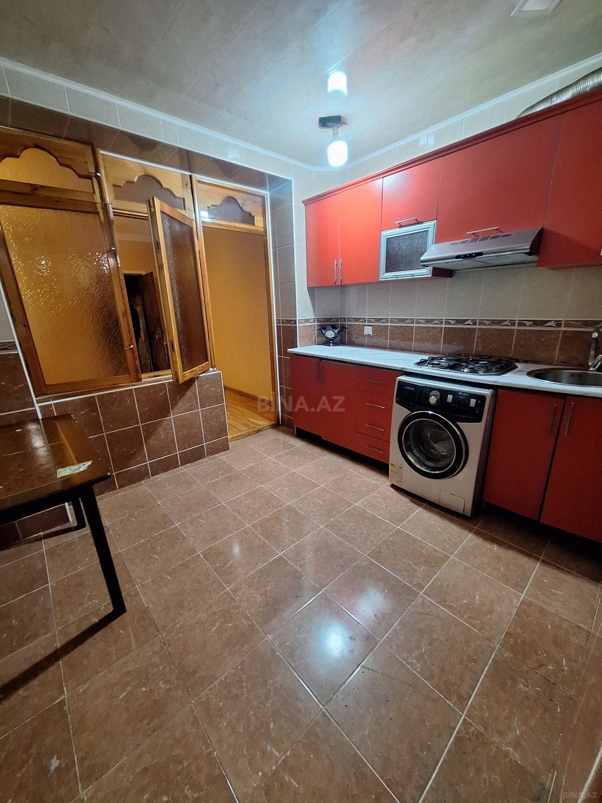 3 otaqlı köhnə tikili 70 m², Bakıxanov q.