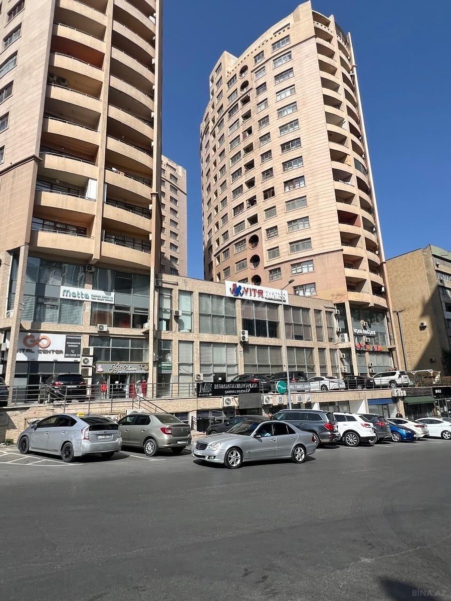 2 otaqlı yeni tikili 80 m², İnşaatçılar m.