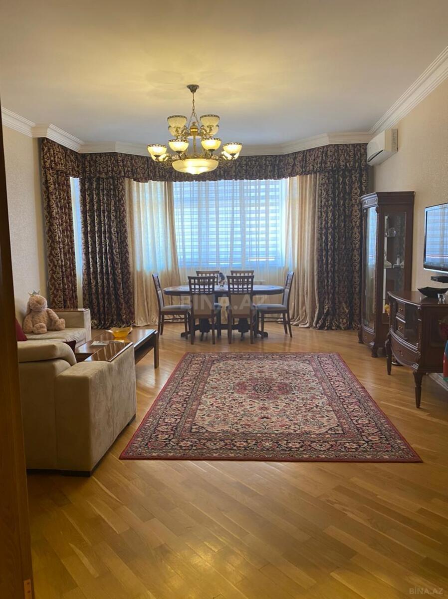 4 otaqlı yeni tikili 150 m², Nizami m.