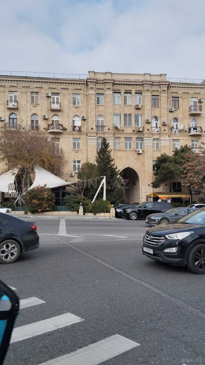 Satılır 3 otaqlı köhnə tikili 75 m², Elmlər Akademiyası m.