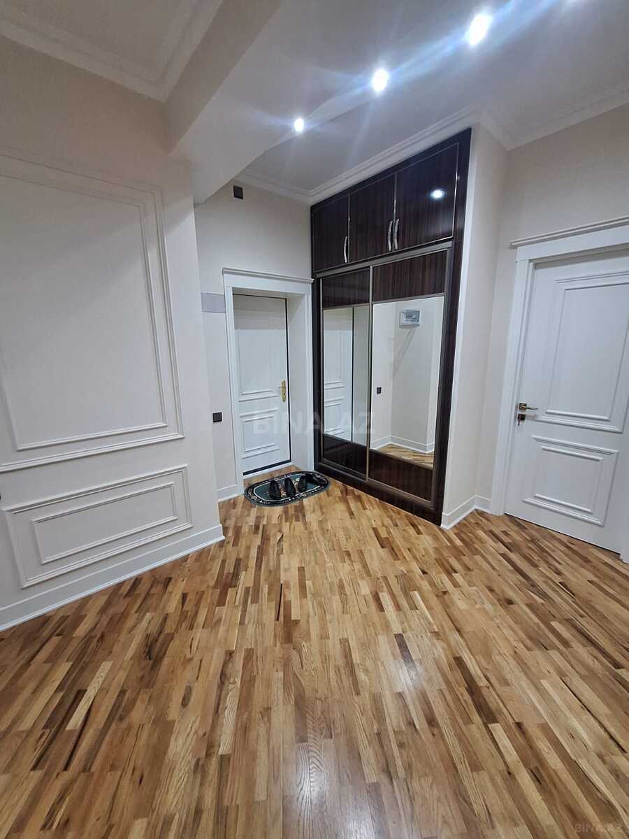 4 otaqlı yeni tikili 160 m², 8-ci mikrorayon q. - əsas şəkil