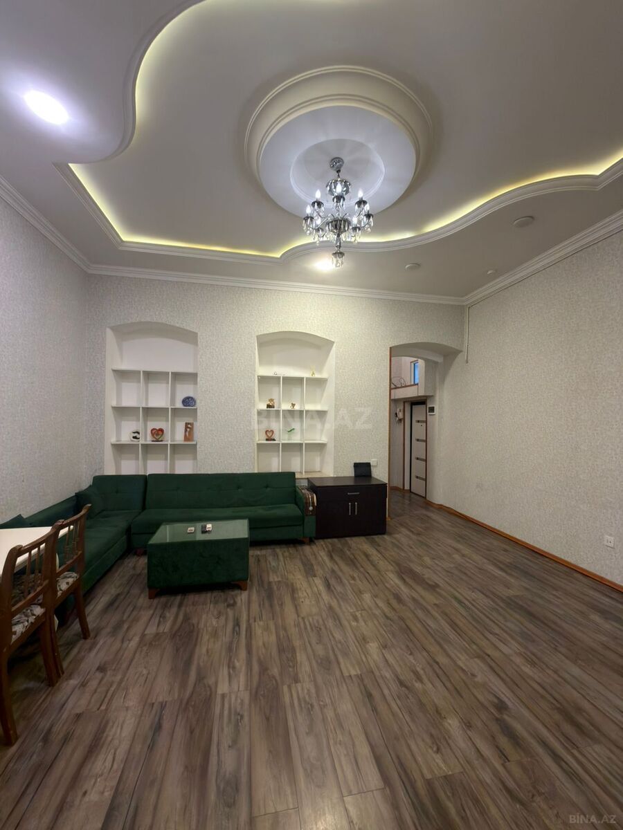 Satılır 3 otaqlı köhnə tikili 110 m², Sahil m.