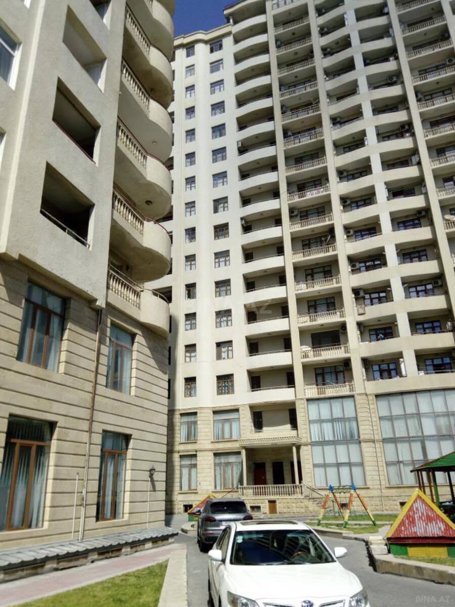 3 otaqlı yeni tikili 145 m², 8 Noyabr m.