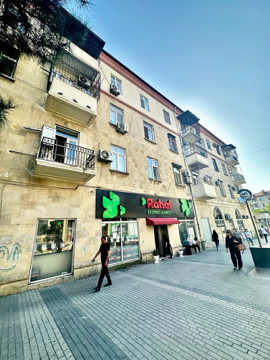 3 otaqlı köhnə tikili 72 m², Qara Qarayev m.