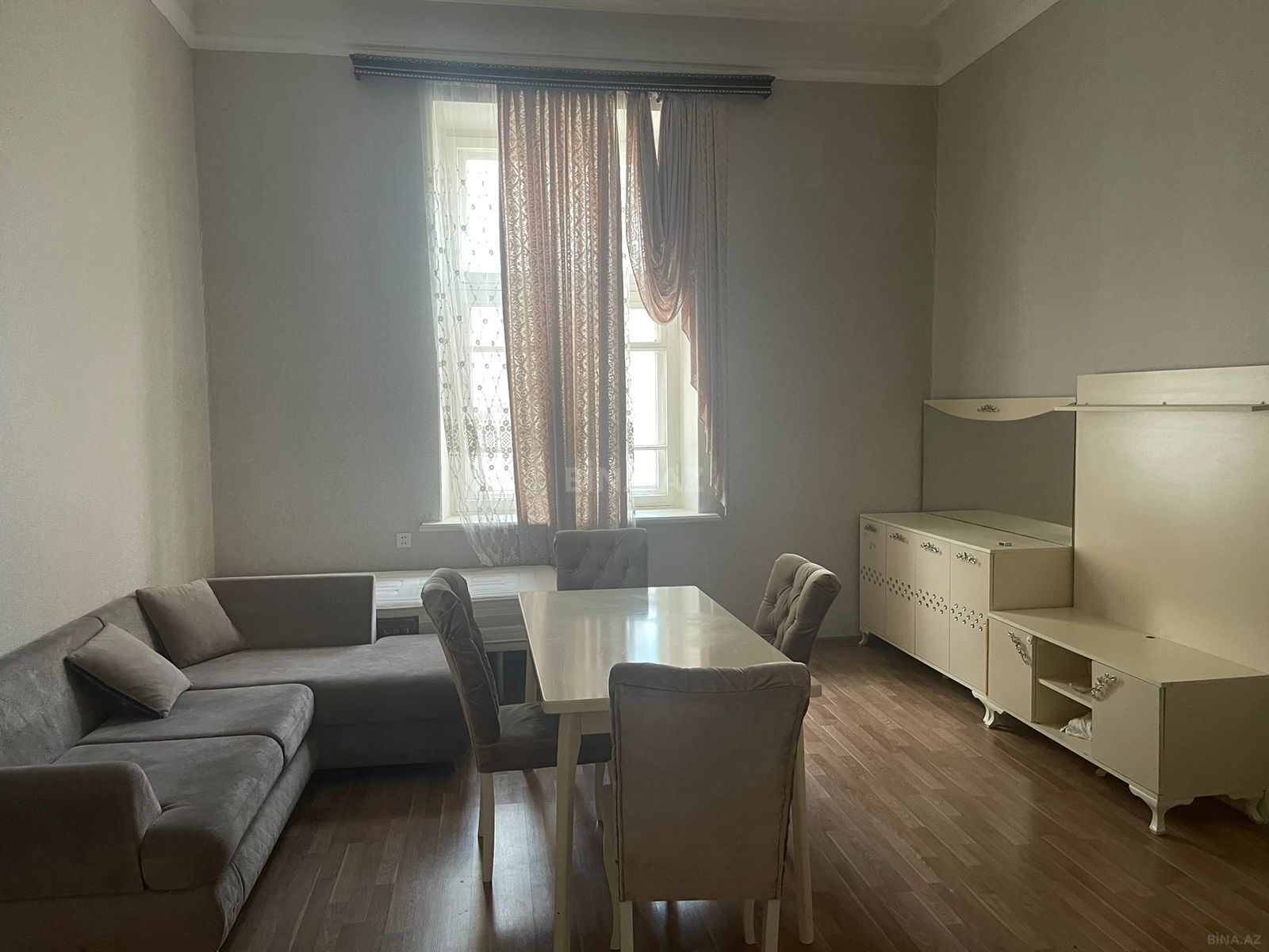 2 otaqlı köhnə tikili 80 m², Ağ şəhər q.