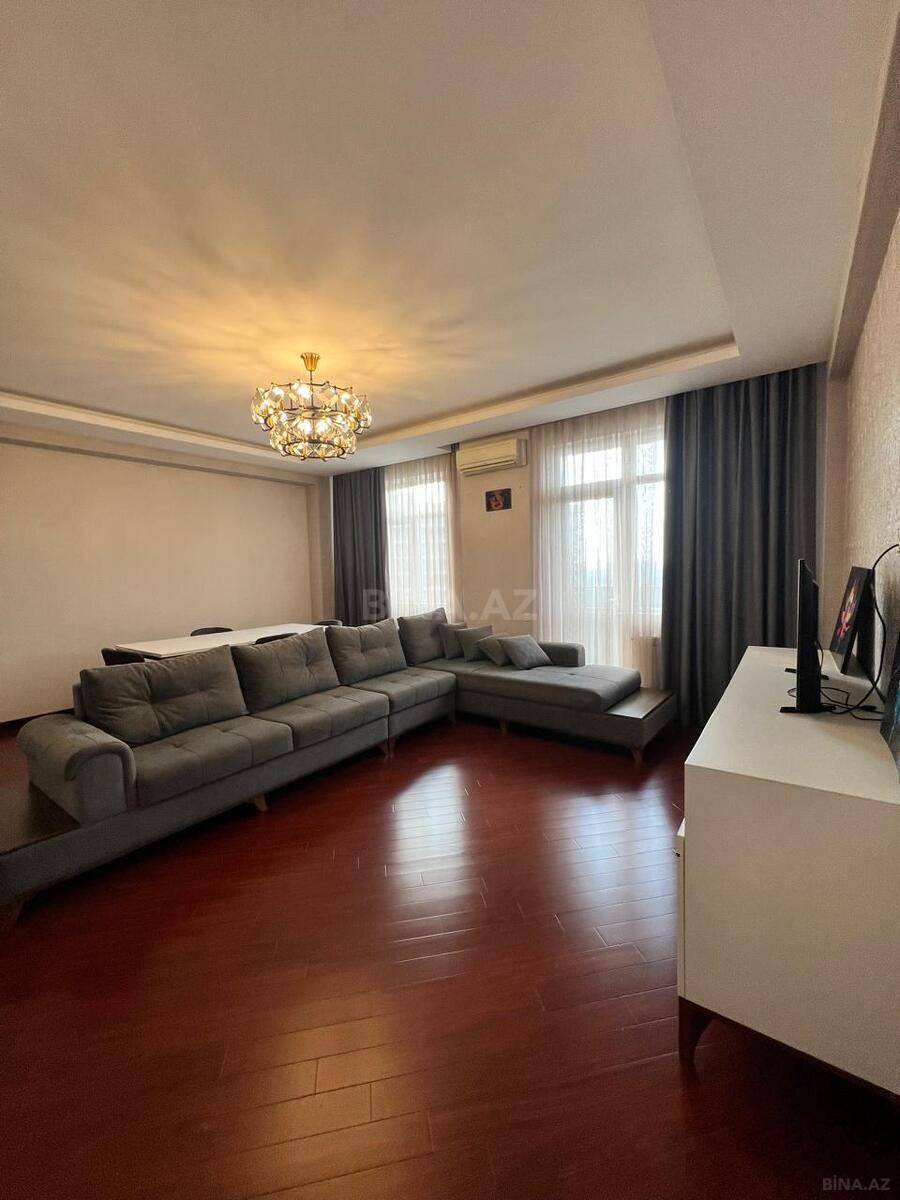 3 otaqlı yeni tikili 130 m², Gənclik m.