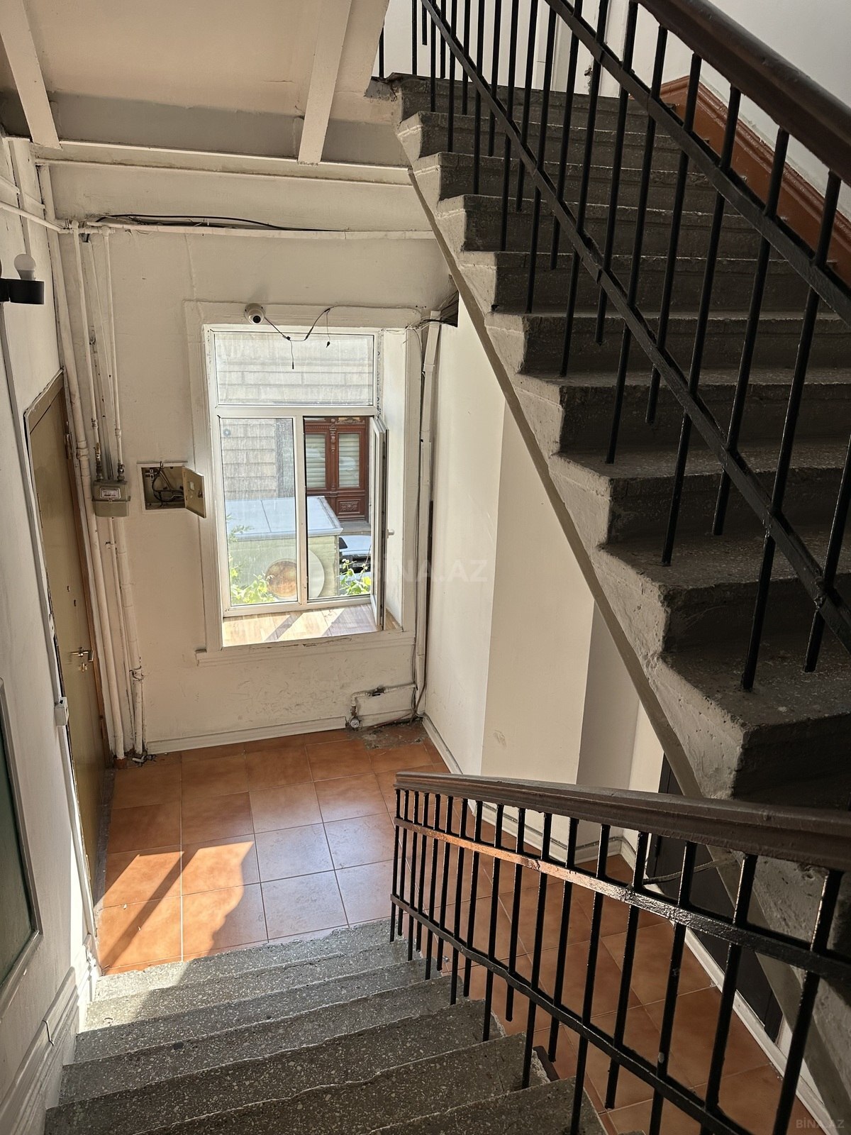 3 otaqlı köhnə tikili 80 m², Sahil m. - şəkil 2