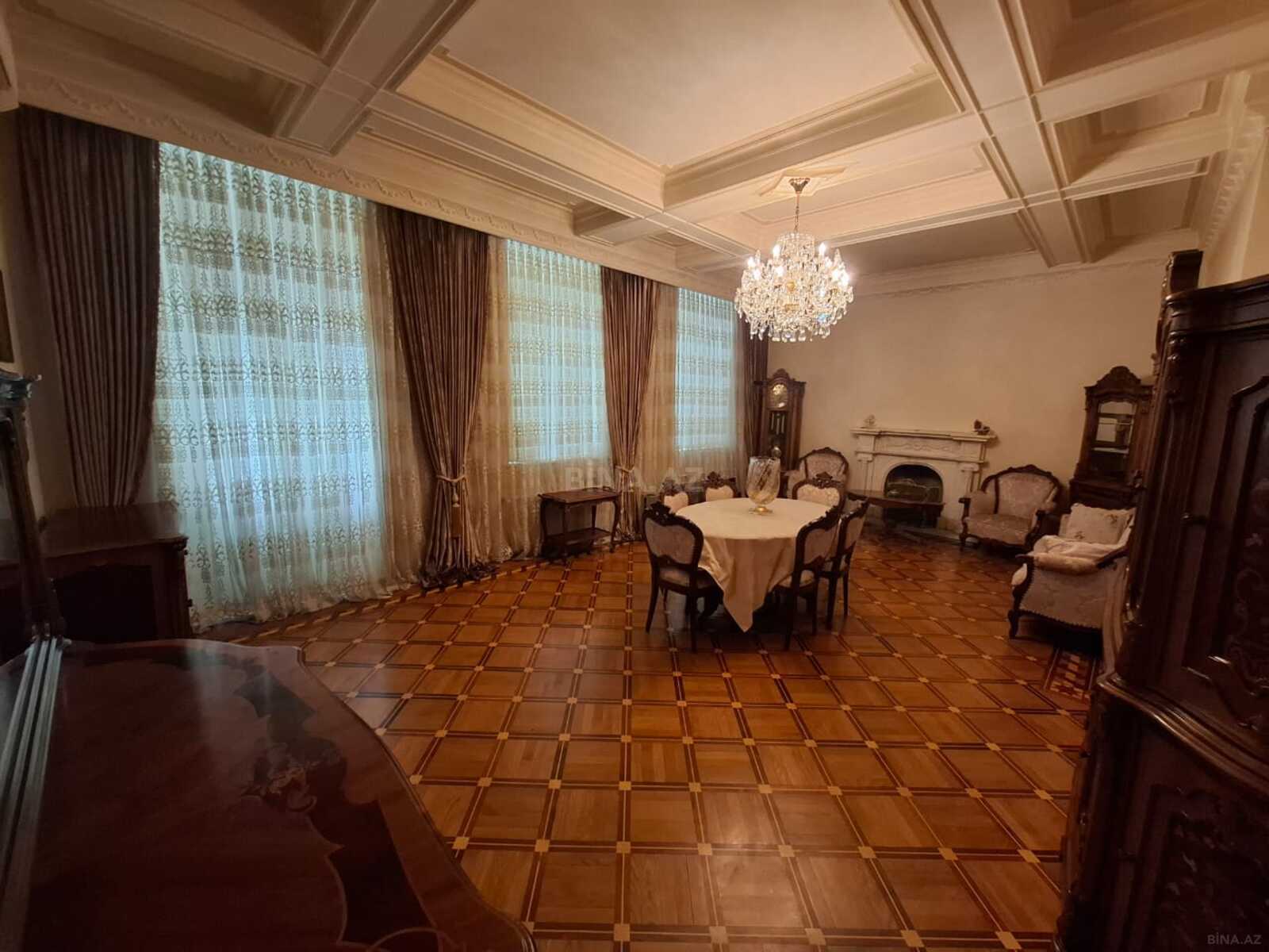 Satılır 6 otaqlı köhnə tikili 200 m², İçəri Şəhər m.