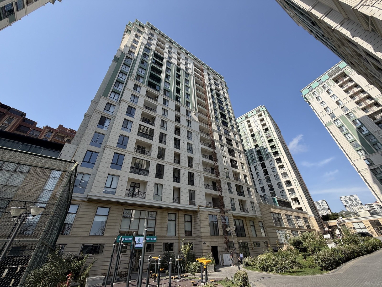 3 otaqlı yeni tikili 140 m², Gənclik m.