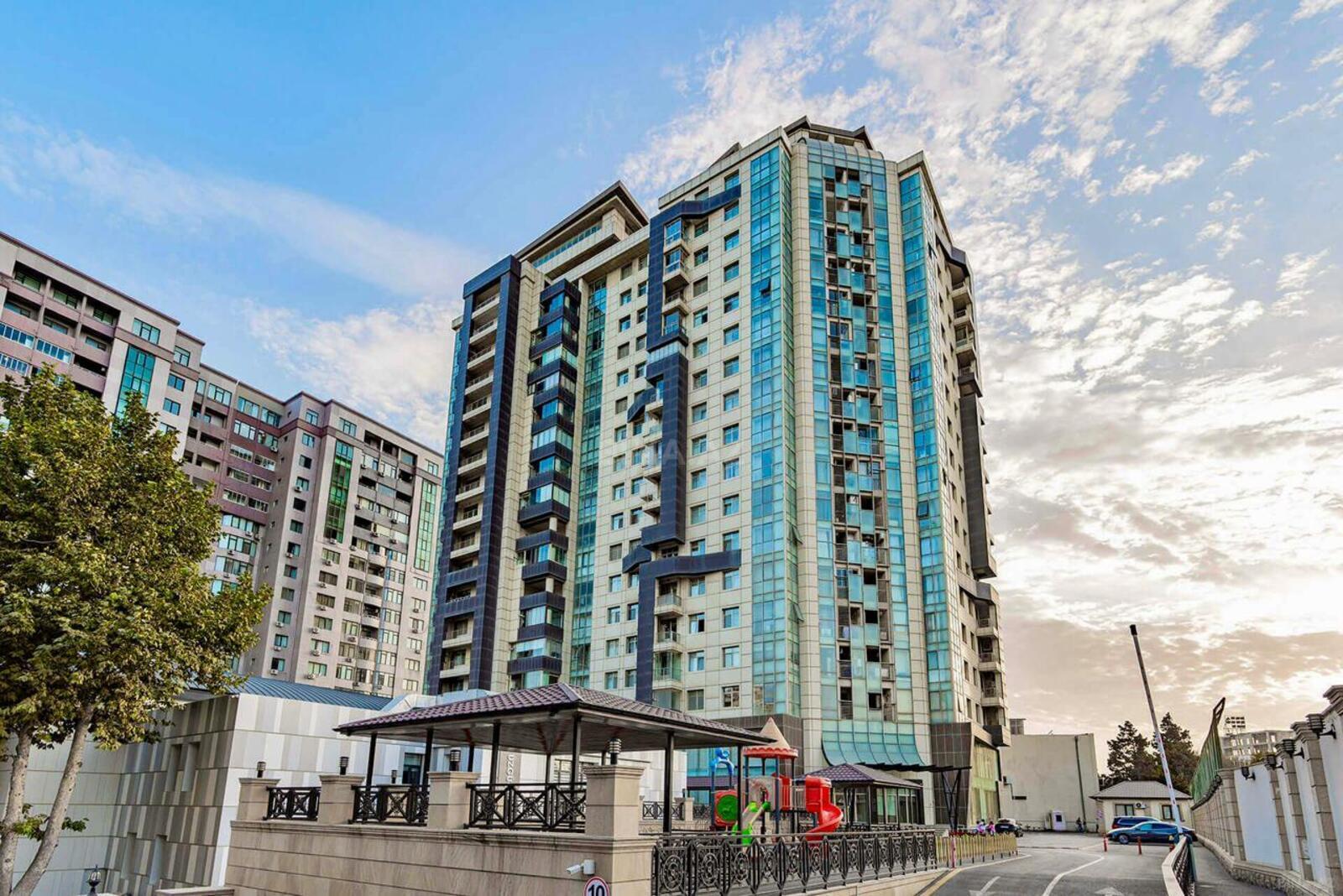 3 otaqlı yeni tikili 135 m², Gənclik m.