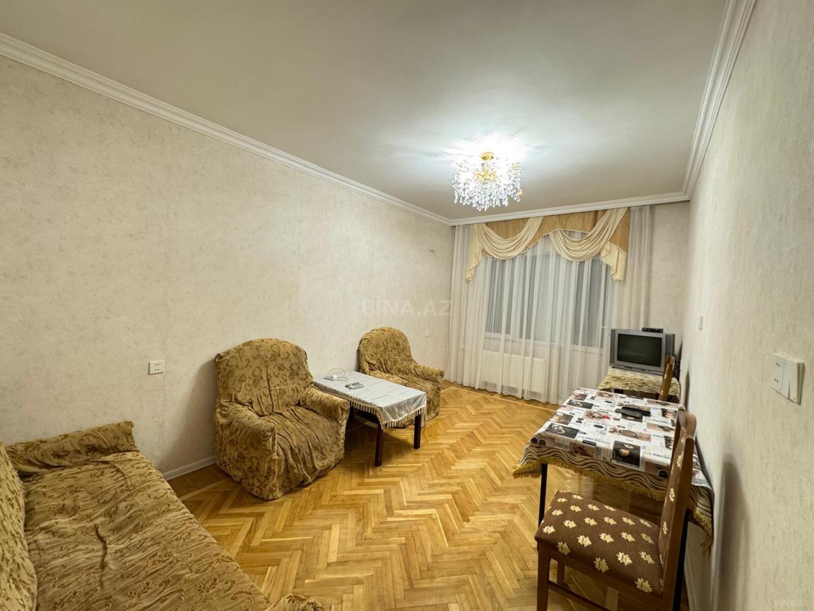 2 otaqlı köhnə tikili 70 m², Memar Əcəmi m.