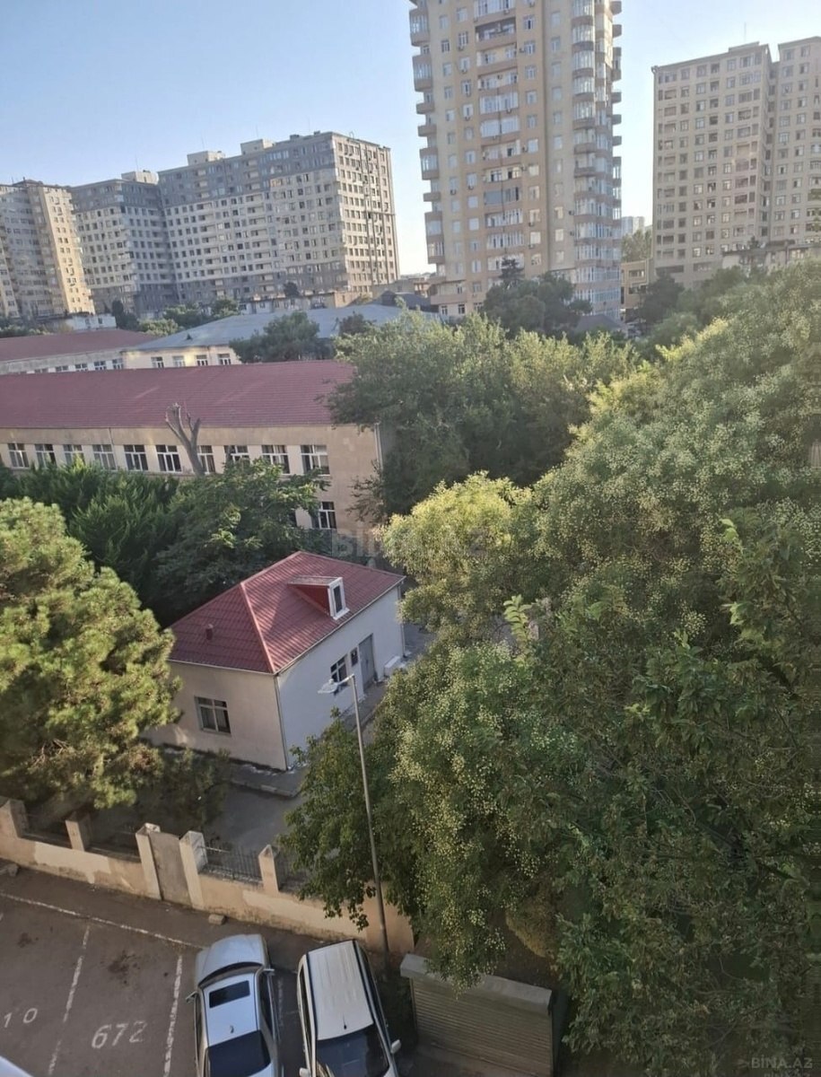Satılır 2 otaqlı köhnə tikili 45 m², İnşaatçılar m. - şəkil 2