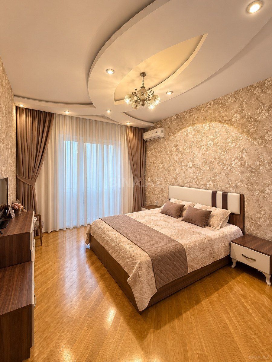 3 otaqlı yeni tikili 135 m², 8 Noyabr m.