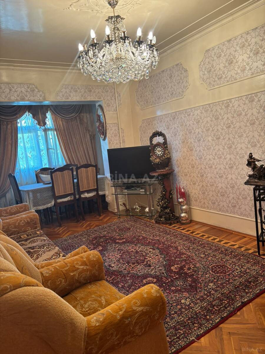 3 otaqlı köhnə tikili 90 m², Azadlıq Prospekti m.