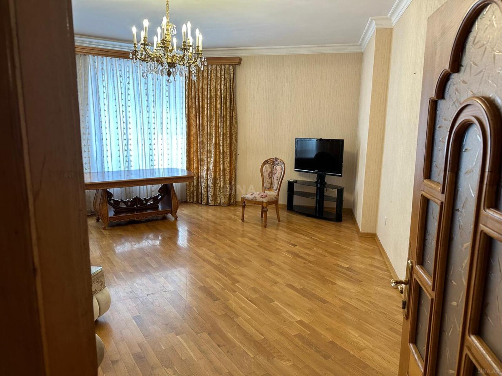 3 otaqlı yeni tikili 124 m², 28 May m.