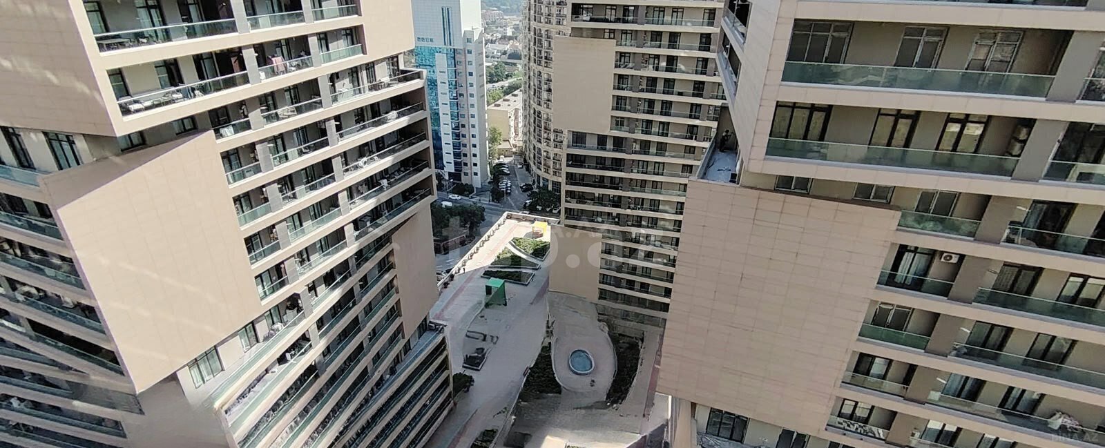 3 otaqlı yeni tikili 150 m², 8 Noyabr m.