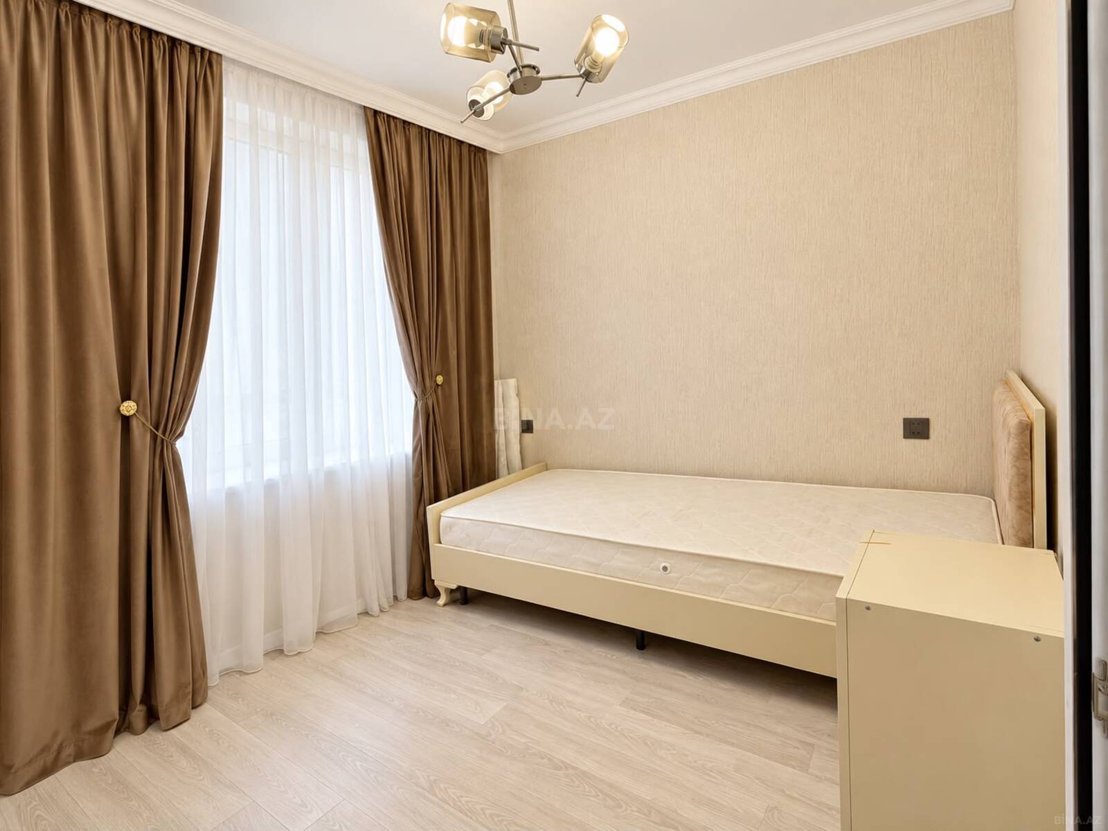 3 otaqlı köhnə tikili 60 m², İnşaatçılar m.