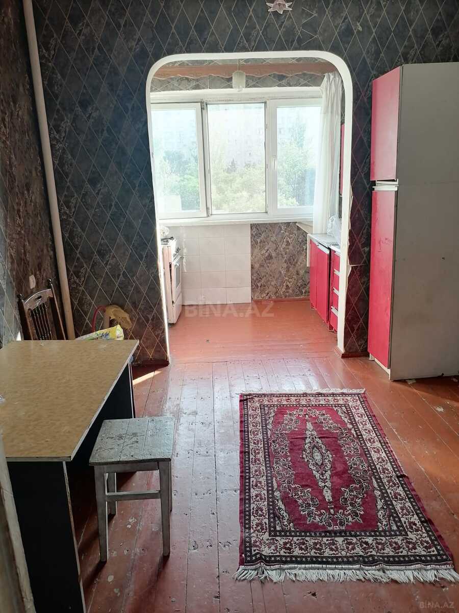 Satılır 3 otaqlı köhnə tikili 70 m², Bakıxanov q.