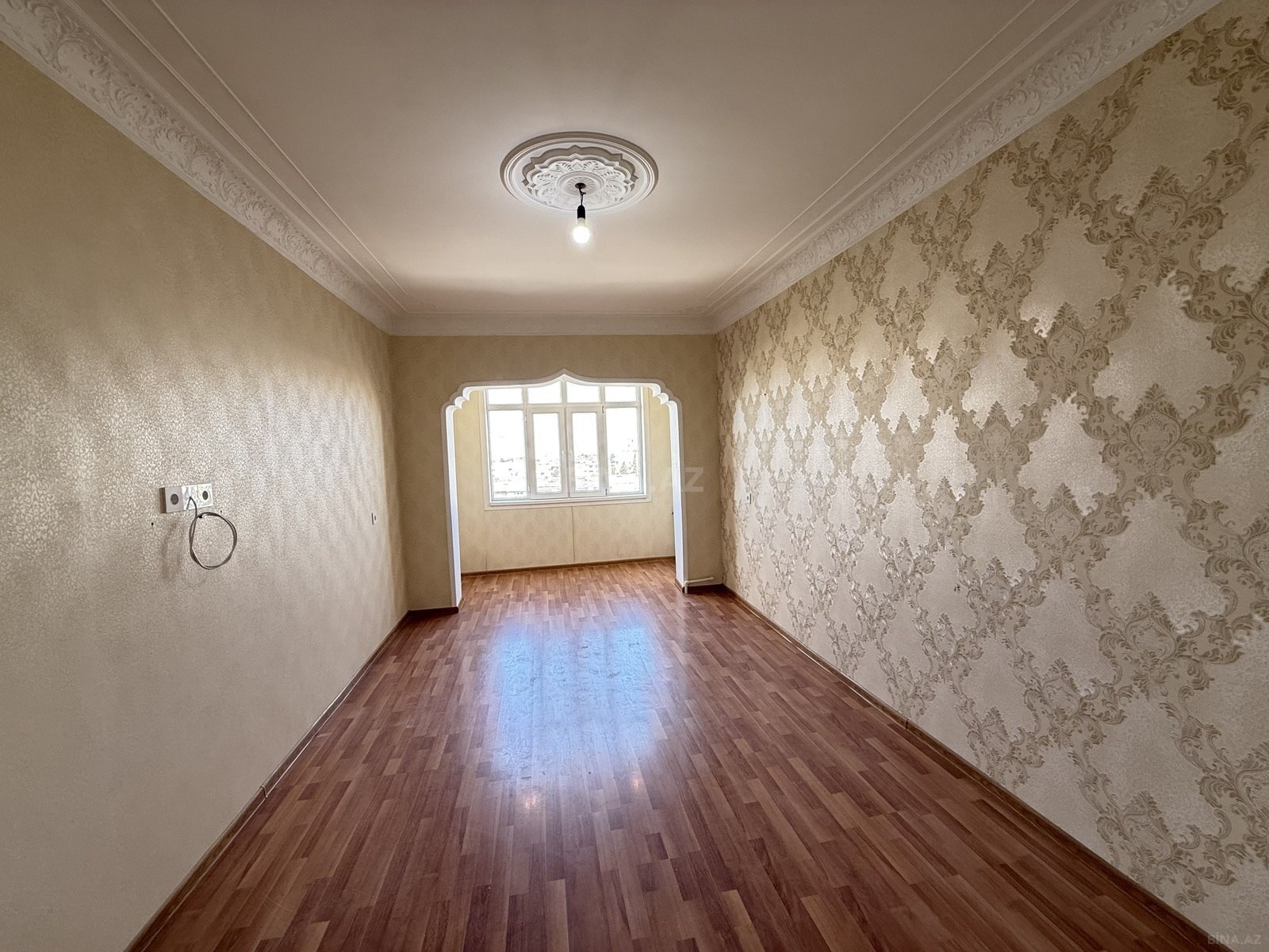 3 otaqlı köhnə tikili 85 m², Xalqlar Dostluğu m. - əsas şəkil