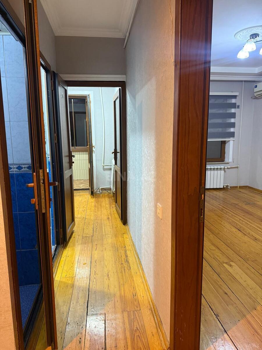2 otaqlı köhnə tikili 60 m², Qara Qarayev m.