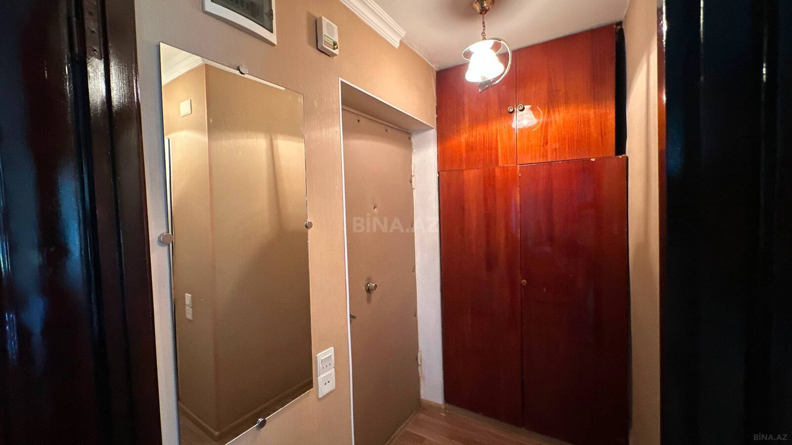 2 otaqlı köhnə tikili 45 m², Elmlər Akademiyası m. - əsas şəkil