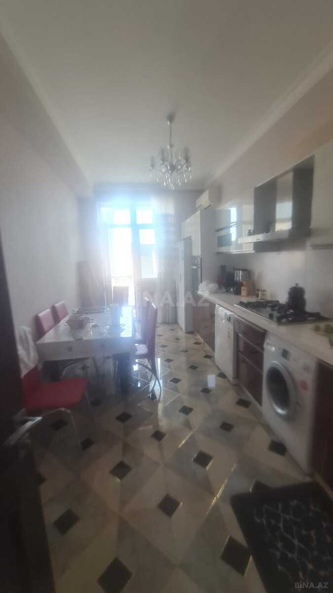3 otaqlı yeni tikili 150 m², Nizami m.