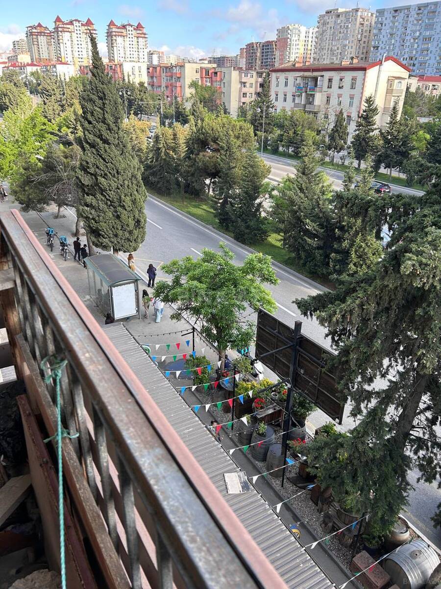 Satılır 3 otaqlı köhnə tikili 65 m², Qara Qarayev m.