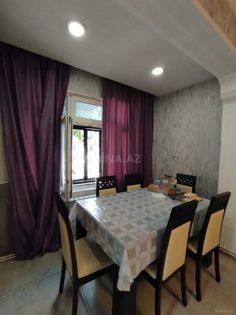 Satılır 3 otaqlı köhnə tikili 70 m², 8 Noyabr m.