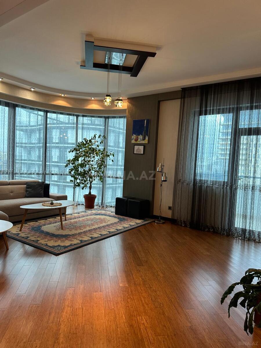 3 otaqlı yeni tikili 125 m², 28 May m.