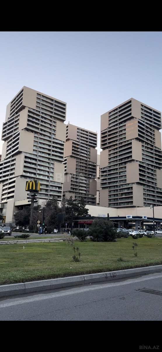 3 otaqlı yeni tikili 107 m², 8 Noyabr m.