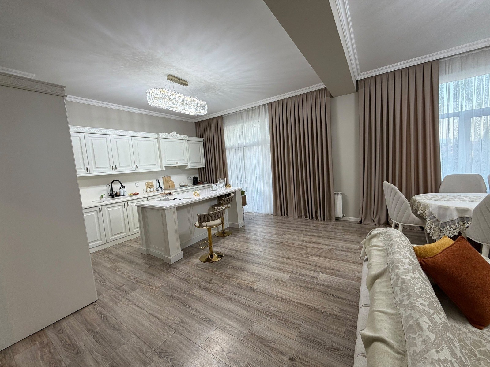 4 otaqlı yeni tikili 160 m², Ağ şəhər q. - əsas şəkil