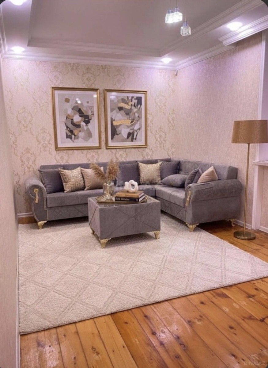 Satılır 2 otaqlı köhnə tikili 68 m², Bakıxanov q.