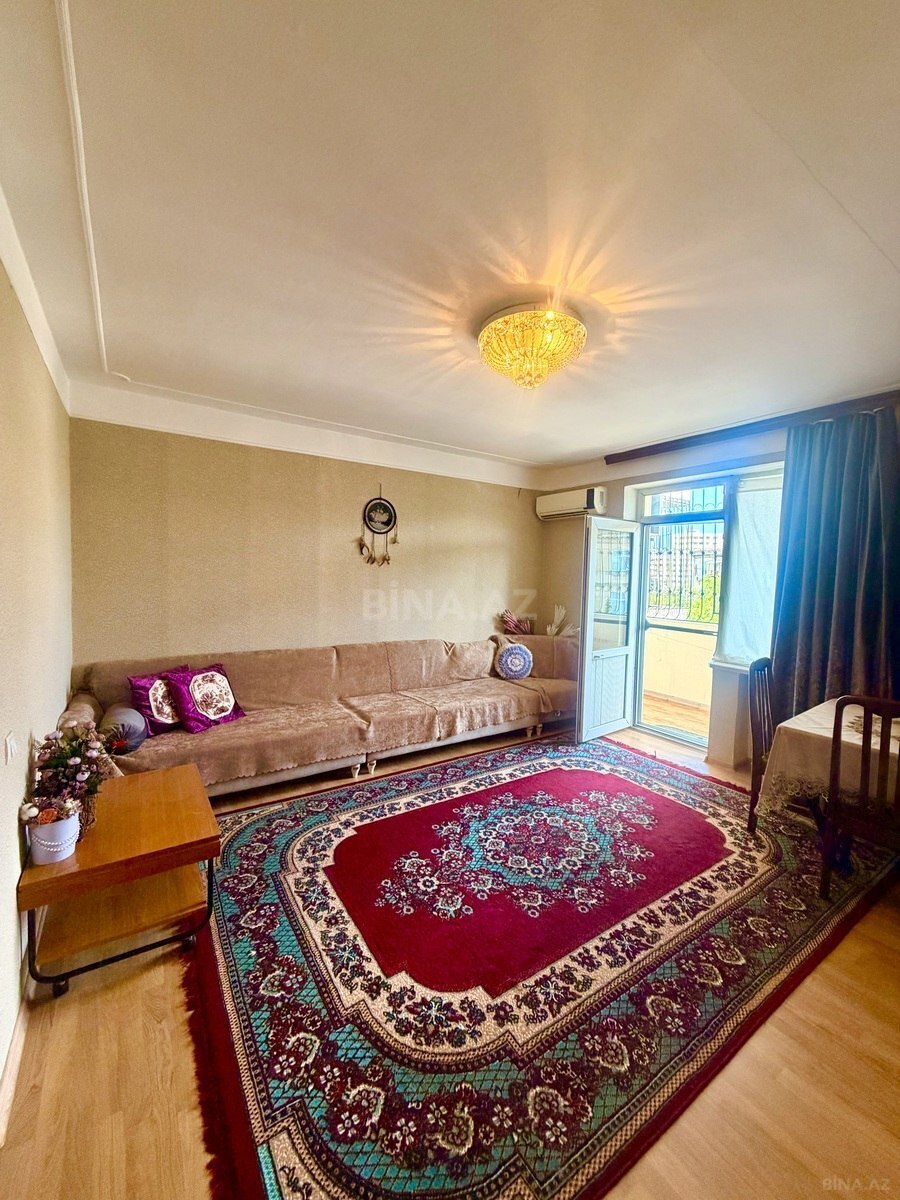 Satılır 2 otaqlı köhnə tikili 71 m², Bakıxanov q.