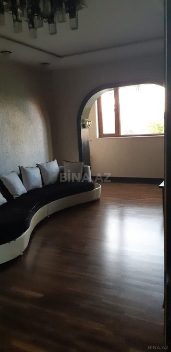3 otaqlı köhnə tikili 90 m², Memar Əcəmi m.