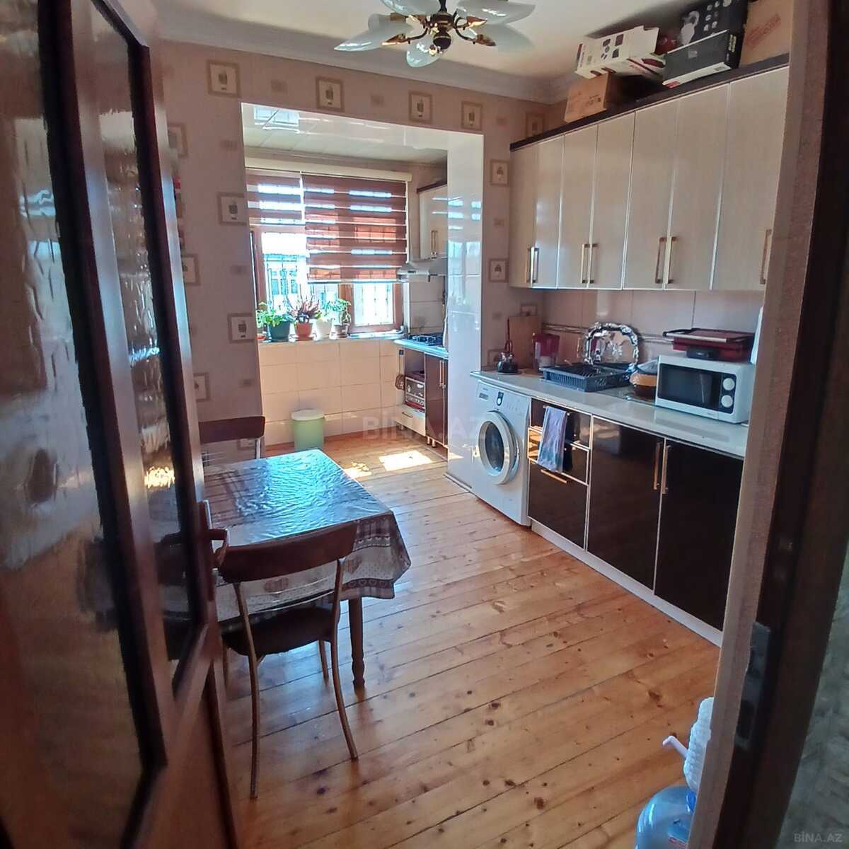 4 otaqlı köhnə tikili 85 m², Bakıxanov q.