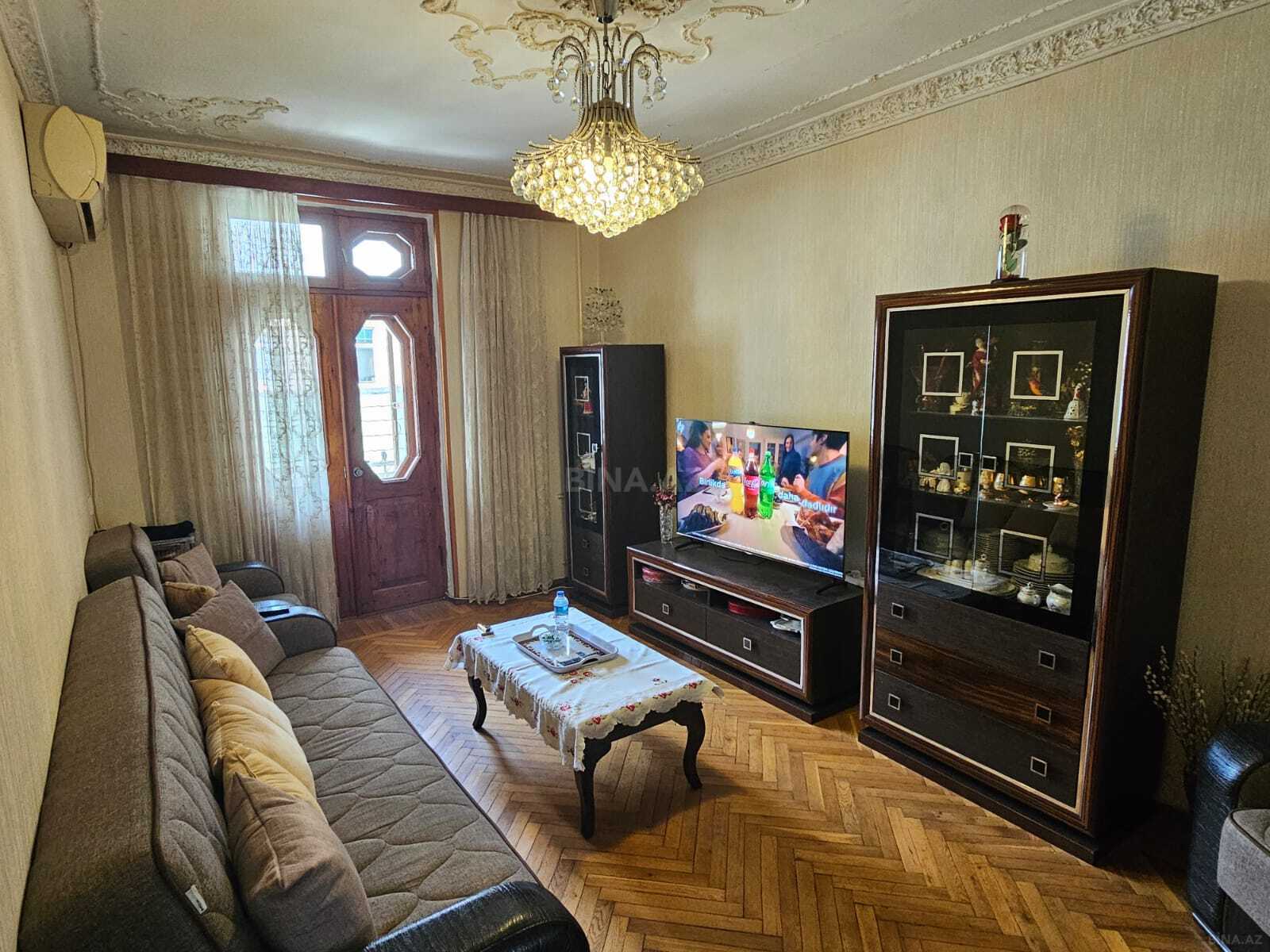 3 otaqlı köhnə tikili 70 m², 28 May m.