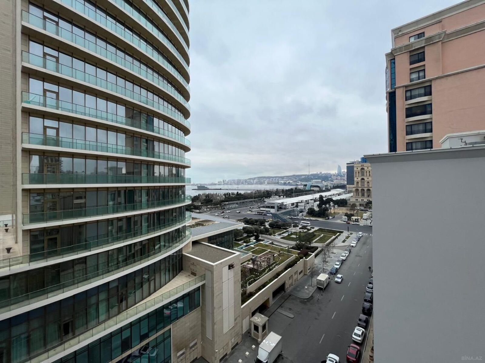 Satılır 4 otaqlı yeni tikili 240 m², Sahil m.