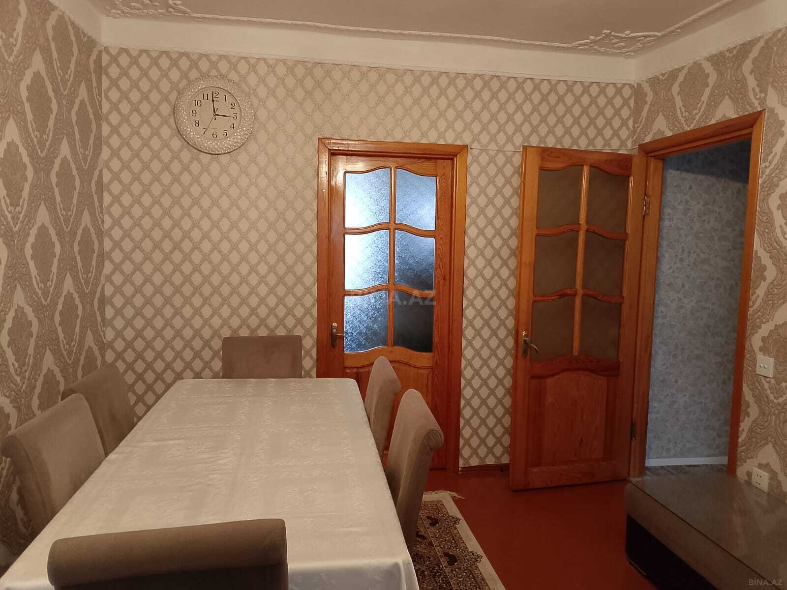 Satılır 3 otaqlı köhnə tikili 60 m², Qara Qarayev m.