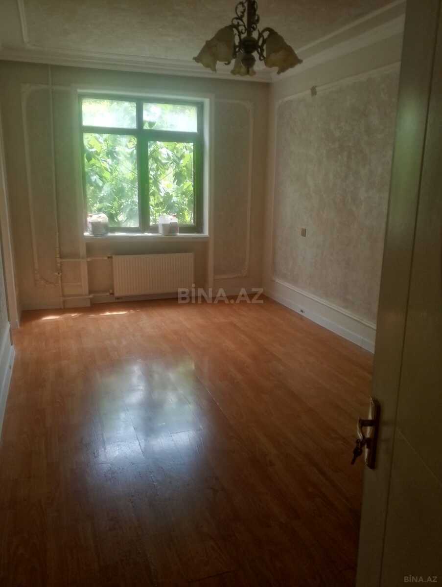 3 otaqlı köhnə tikili 80 m², Həzi Aslanov m.