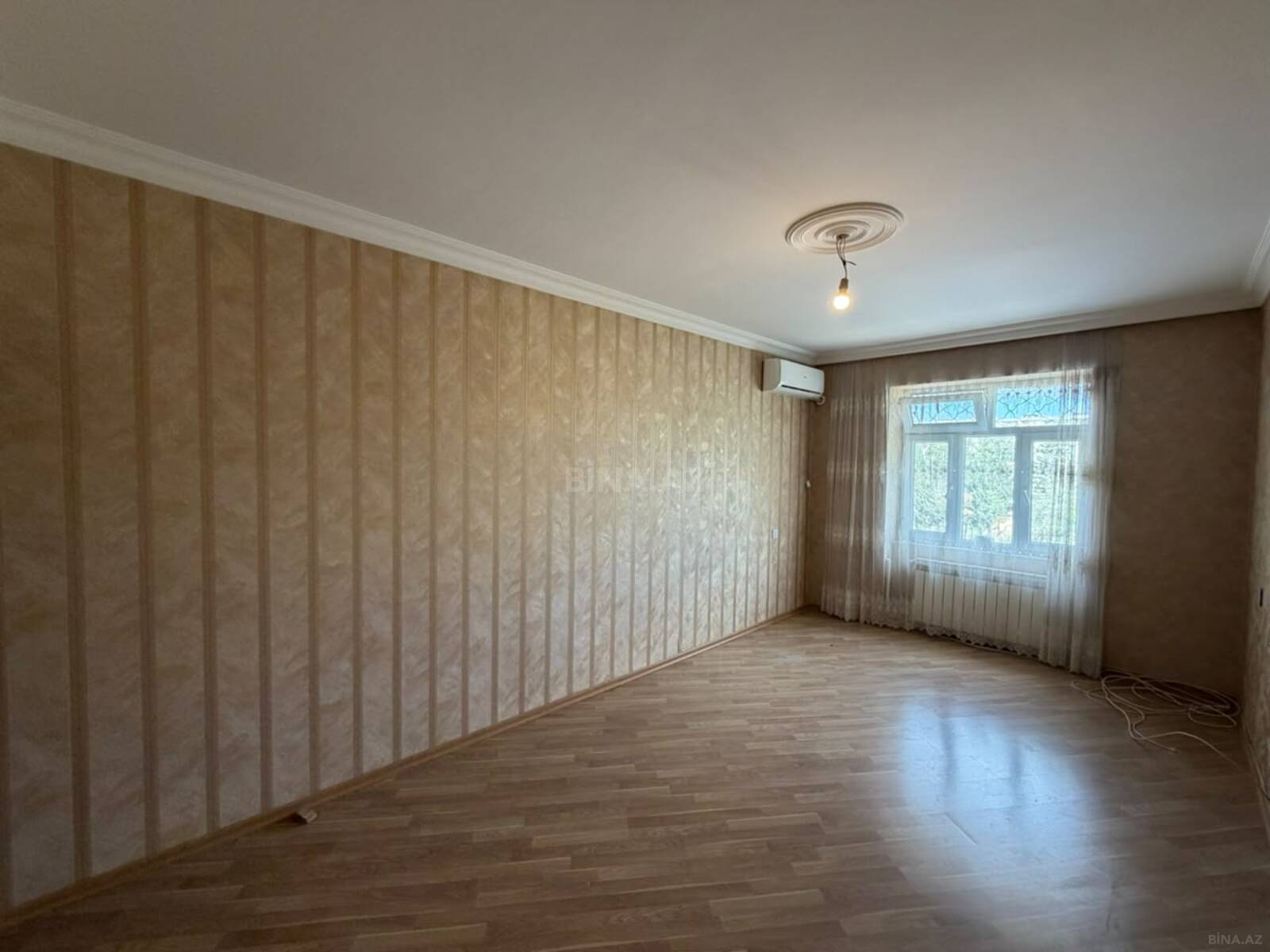 Satılır 3 otaqlı köhnə tikili 65 m², Xalqlar Dostluğu m.