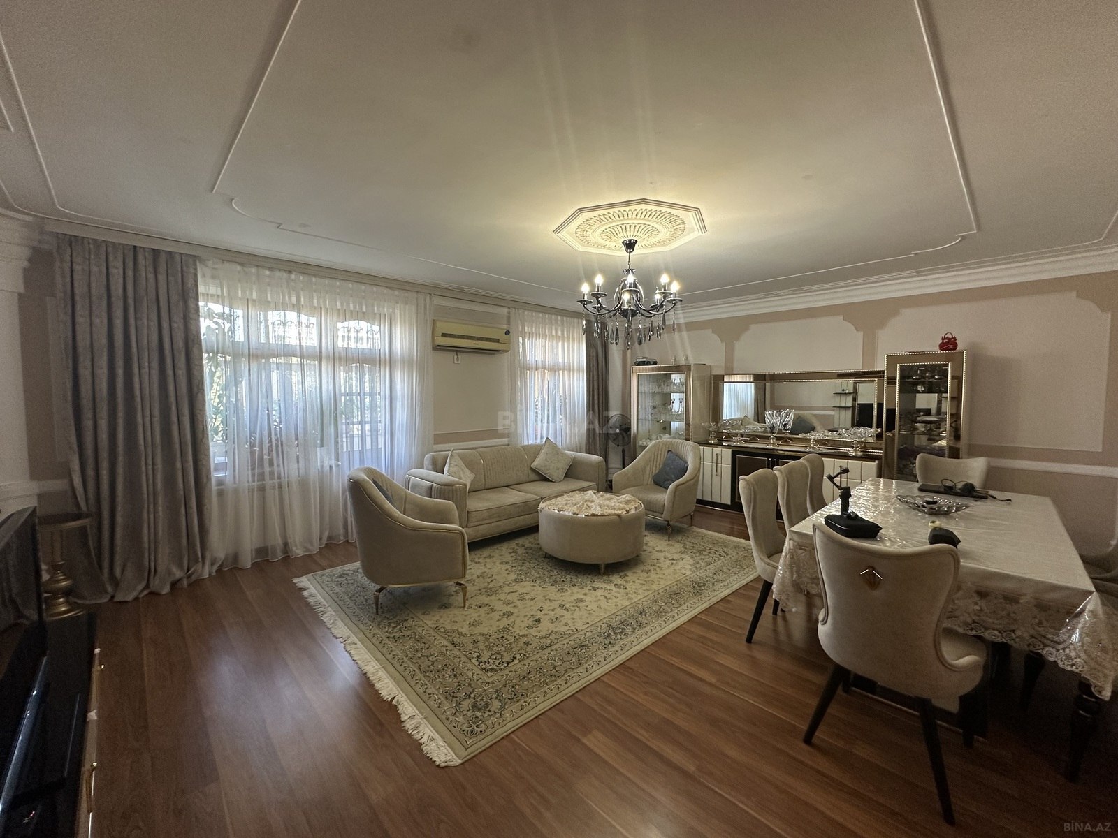 Satılır 4 otaqlı köhnə tikili 110 m², Xalqlar Dostluğu m.