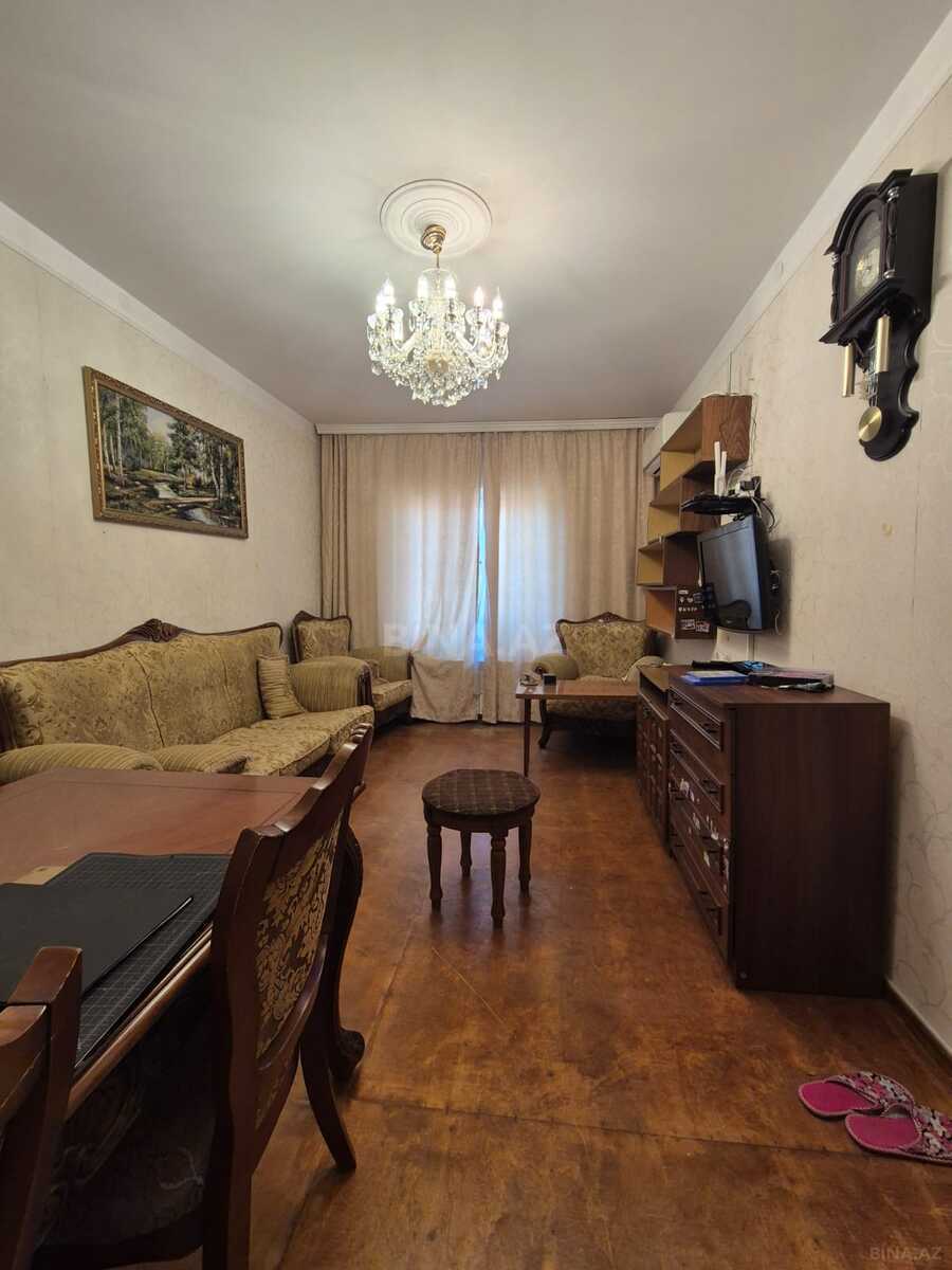 2 otaqlı köhnə tikili 65 m², İnşaatçılar m.