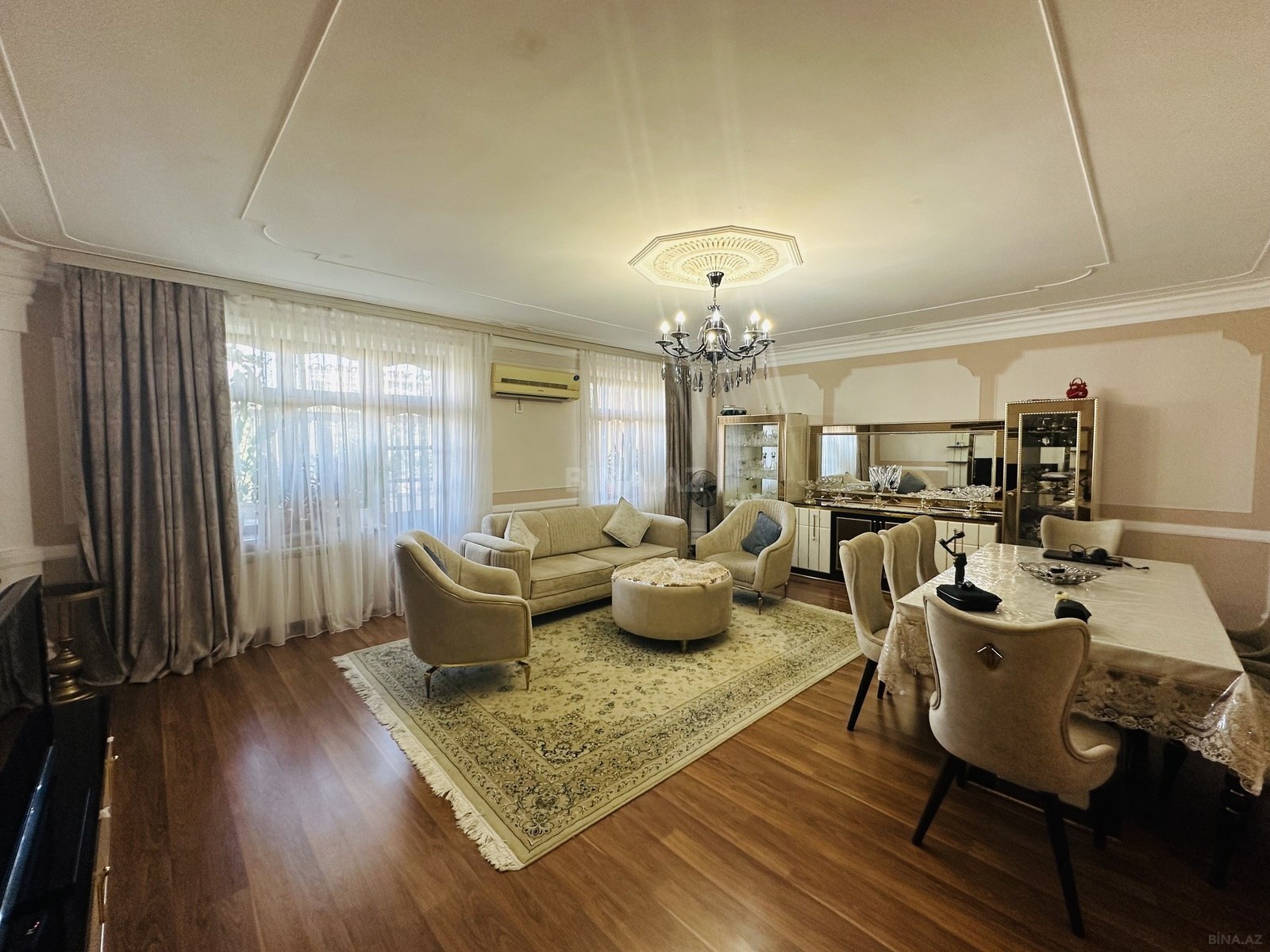 Satılır 4 otaqlı köhnə tikili 110 m², Xalqlar Dostluğu m.