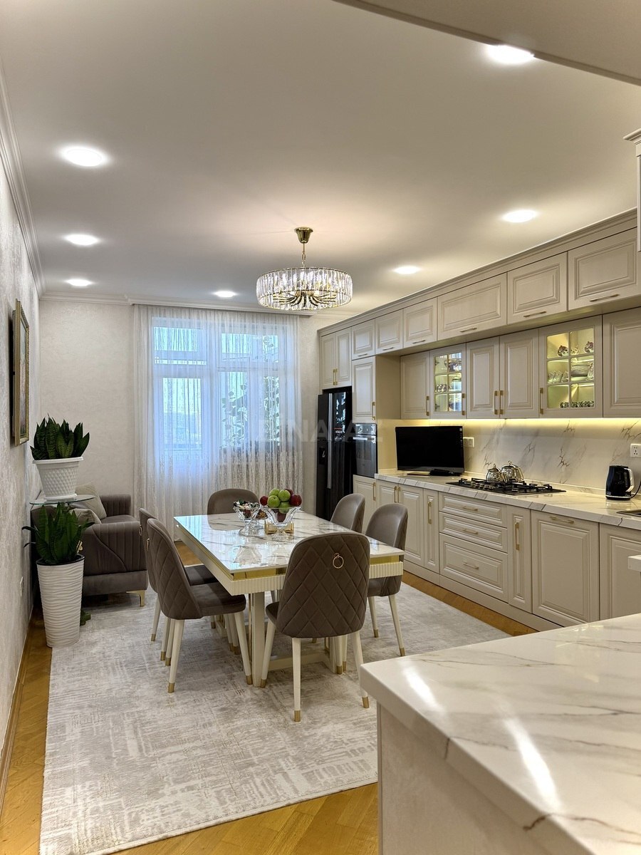 4 otaqlı yeni tikili 220 m², Nəsimi r.
