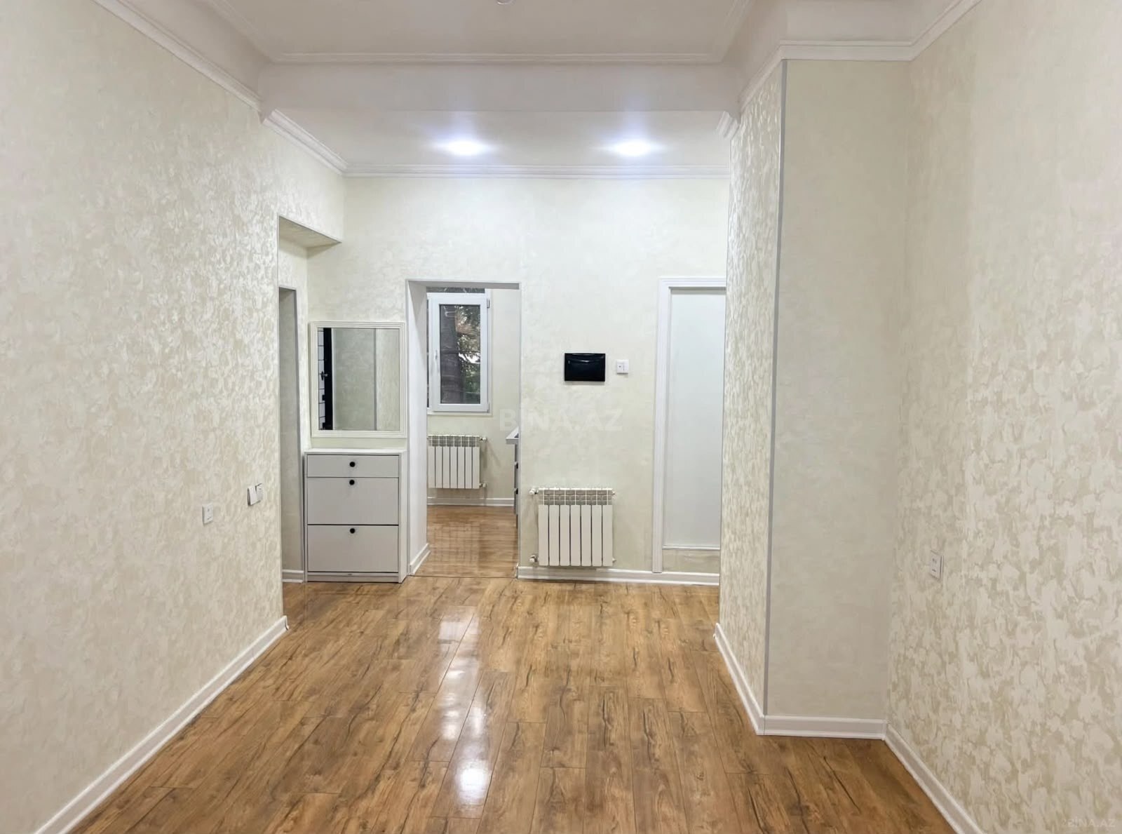 3 otaqlı köhnə tikili 60 m², Ağ şəhər q. - şəkil 2